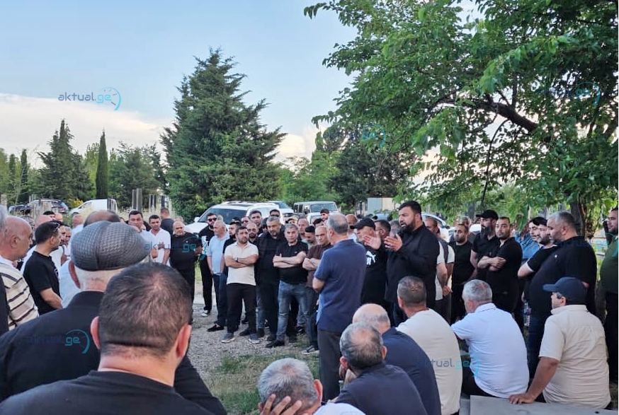 Marneuli Mərkəzi Qəbiristanlığında xalq yığıncağı keçirilib və ÇAĞIRIŞ EDİLİB - FOTO/VİDEO