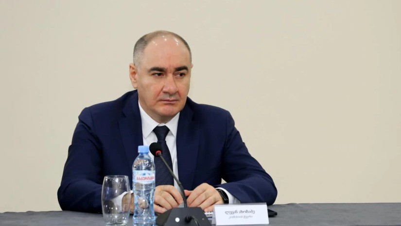 Levan Axobadze 500 min lari girov müqabilində məhkəmə zalından azadlığa buraxılıb